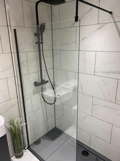 Perfectly Situated Luxury 2 Bedroom Apartment Глазгоу Екстериор снимка