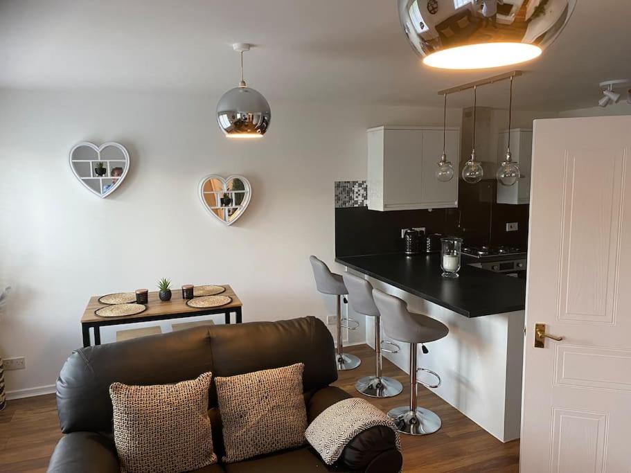 Perfectly Situated Luxury 2 Bedroom Apartment Глазгоу Екстериор снимка