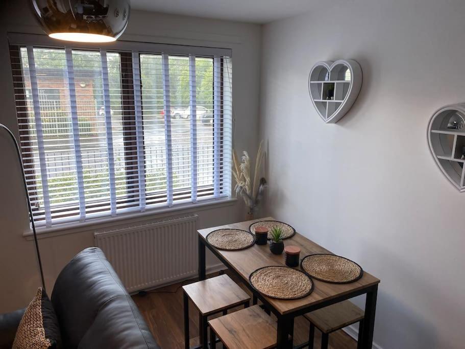 Perfectly Situated Luxury 2 Bedroom Apartment Глазгоу Екстериор снимка